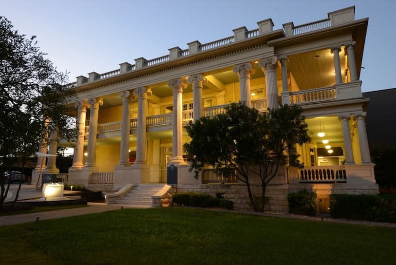 Historic Hotel Ella in West Campus